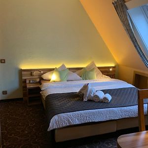 Standard Zimmer mit Kingsize-Bett